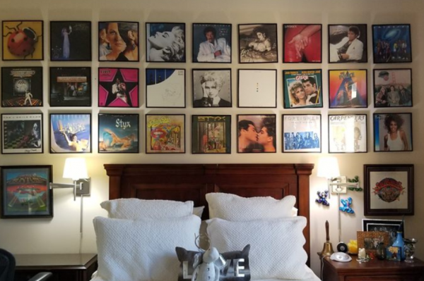 Dekorasi Dinding dengan Piringan Vinil Lama